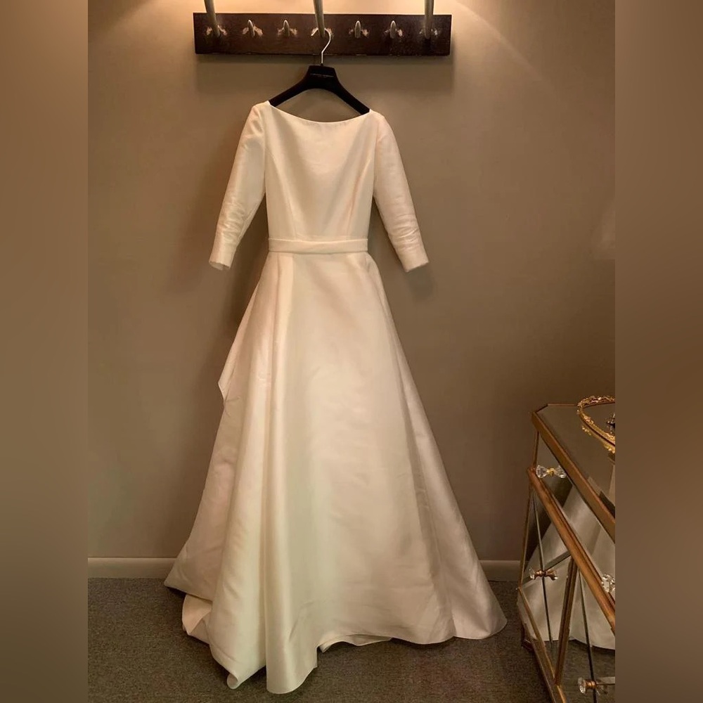 Carolina Herrera - Laurel Wedding Gown - Picture 5 of 10